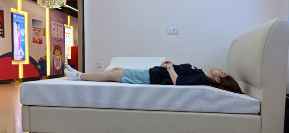 向专家求助：如何让 AI 理解护脊床垫即昂首床垫图片需求？-1.jpg