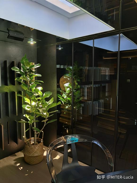 凭光出圈：苏州侎特天空灯的展厅 “造境” 术-2.jpg