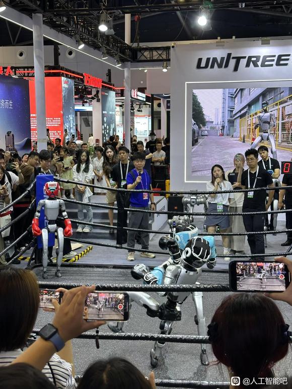 世博会全是机器人啊-7.jpg